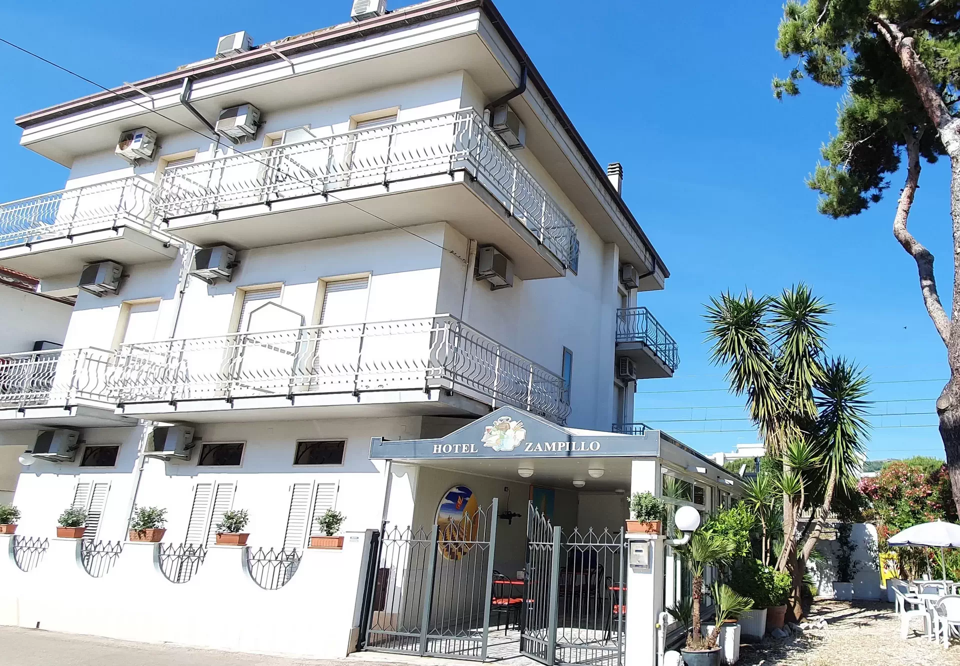 L'Hotel Zampillo è un confortevole Hotel 2 stelle a San Benedetto del Tronto